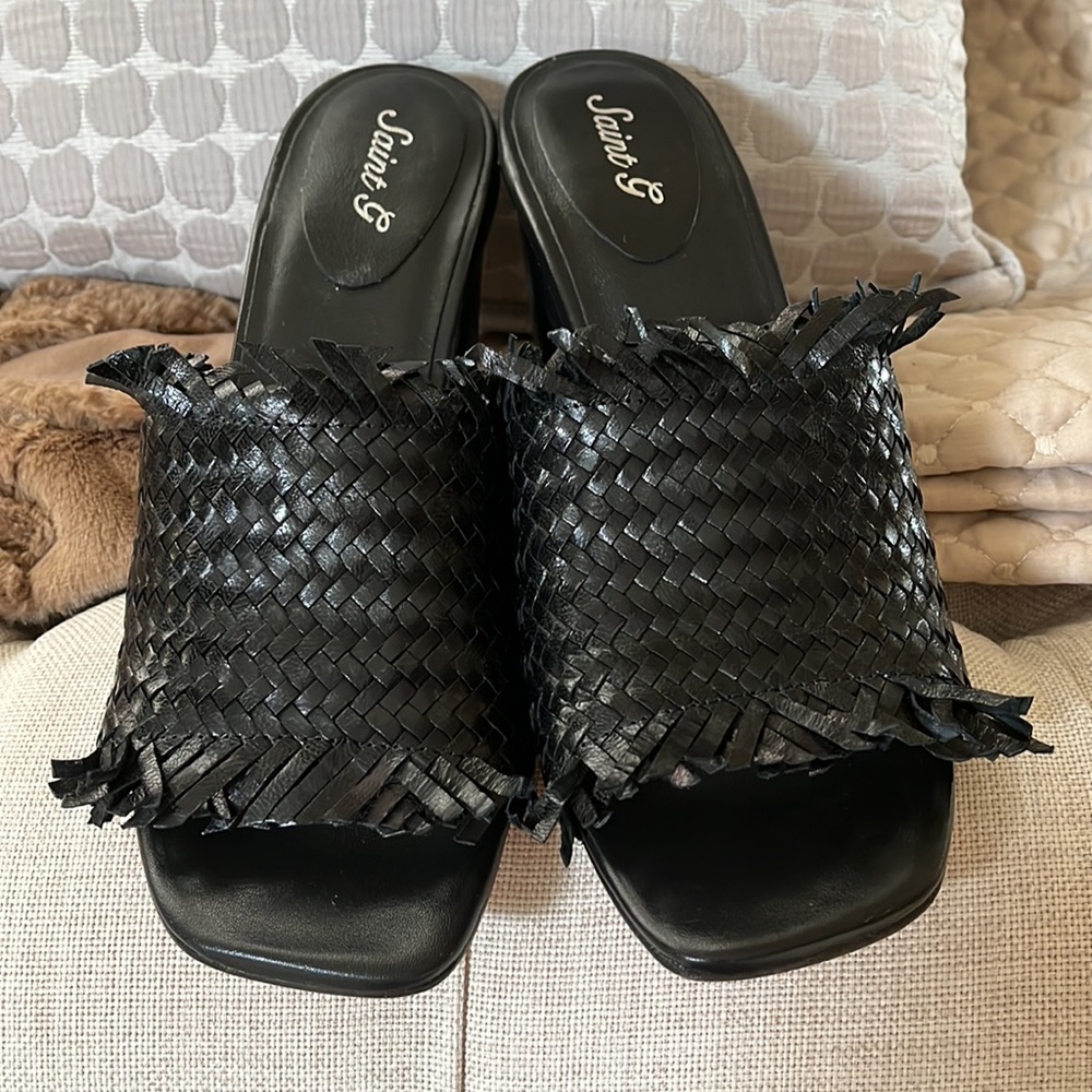 Gorgeous black leather heeled slides